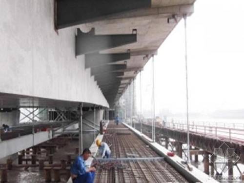 萬福大橋下層車道施工現場